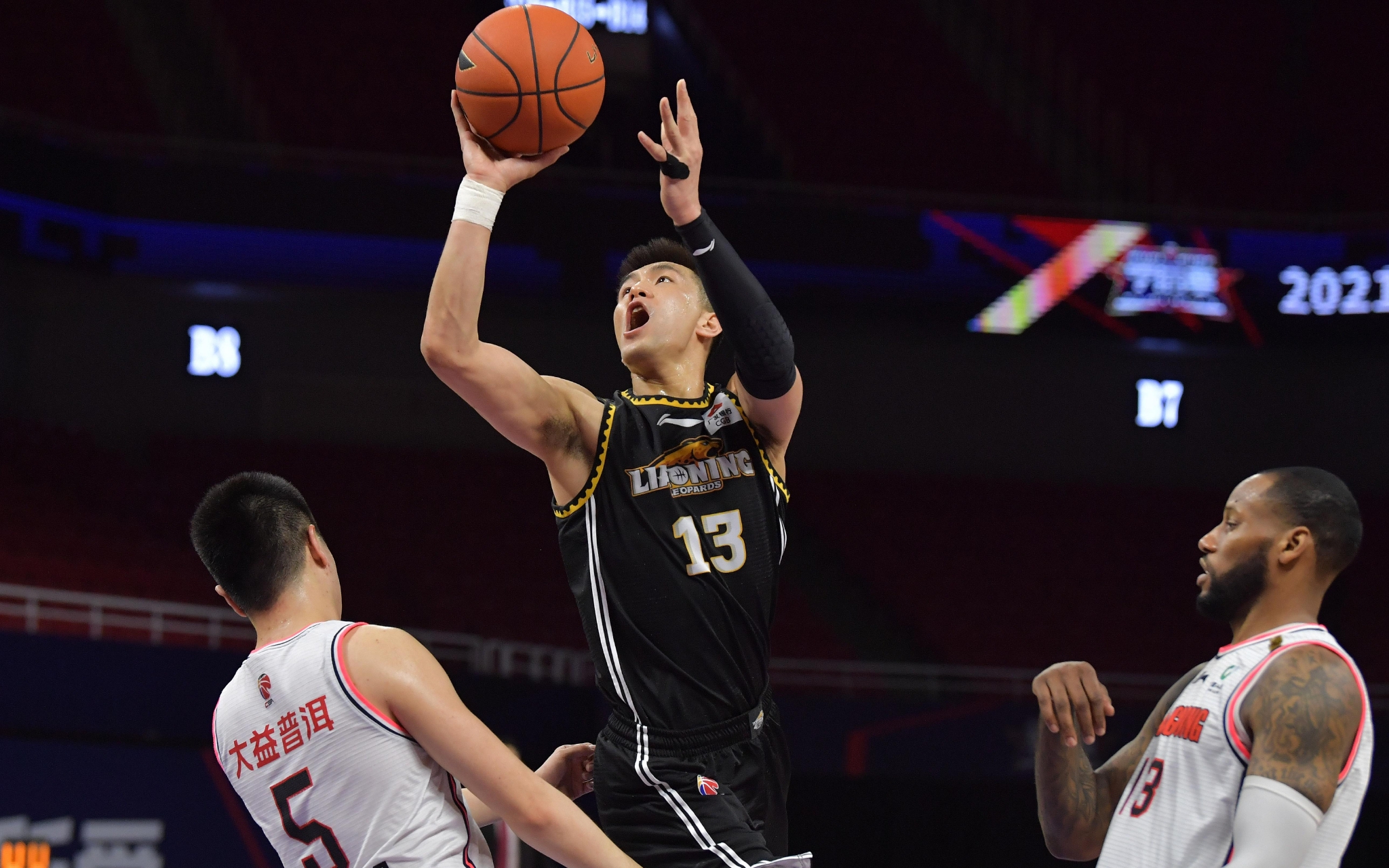 曼联为何盯 曼联为何盯