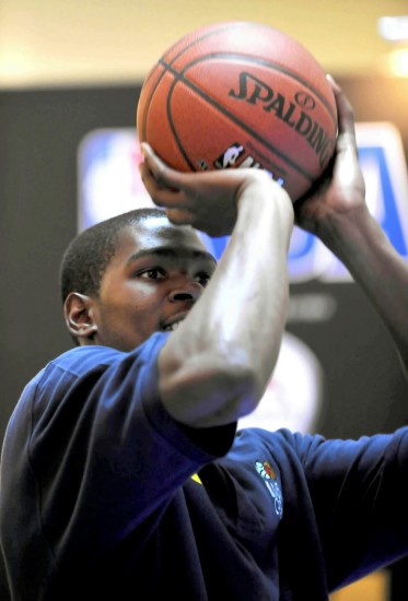 足以支撑他 足以支撑他